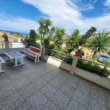 Eden Sea View Apartman *