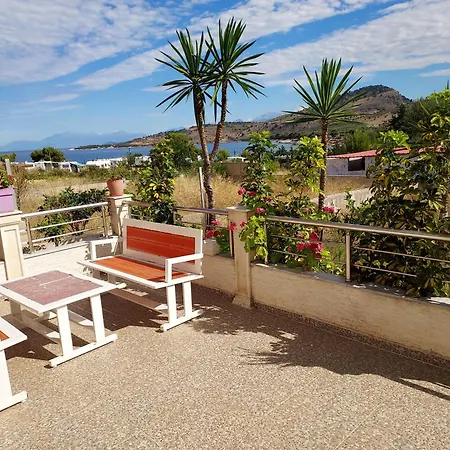 Eden Sea View Apartman *