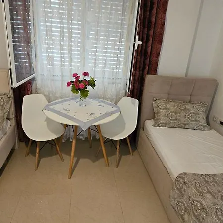 Eden Sea View Apartmán *