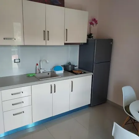Eden Sea View Apartment *